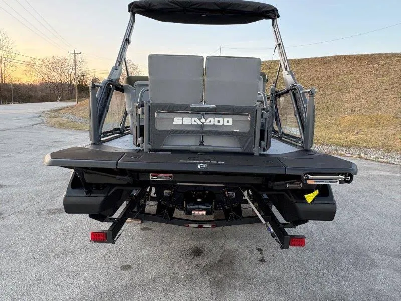 Slide: The Image of Sea-Doo Switch Fish 21' 230HP 2025 - 63