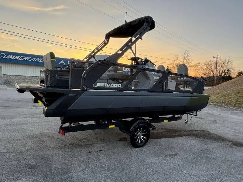 Slide: The Image of Sea-Doo Switch Fish 21' 230HP 2025 - 64