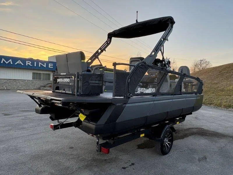 Slide: The Image of Sea-Doo Switch Fish 21' 230HP 2025 - 69