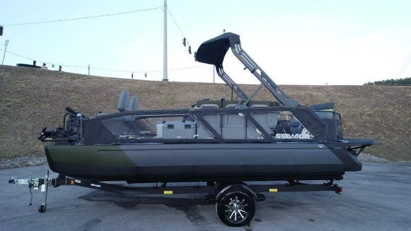 Slide: The Image of Sea-Doo Switch Fish 21' 230HP 2025 - 76