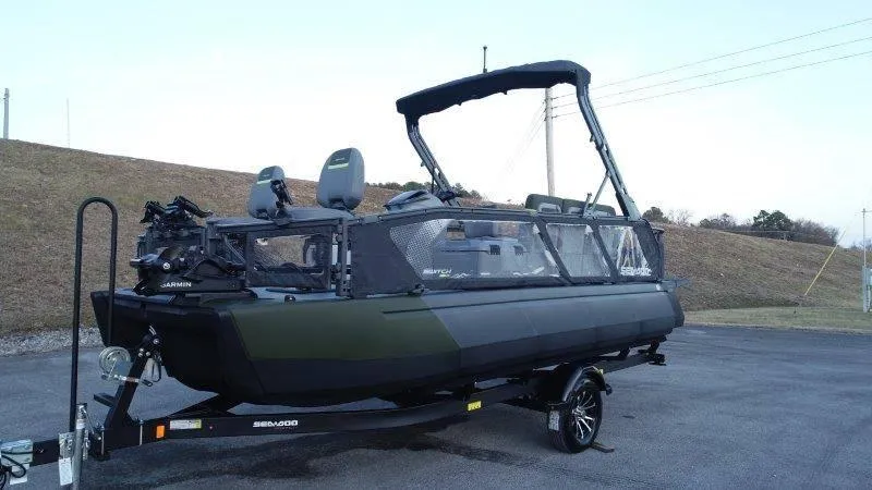 Slide: The Image of Sea-Doo Switch Fish 21' 230HP 2025 - 77