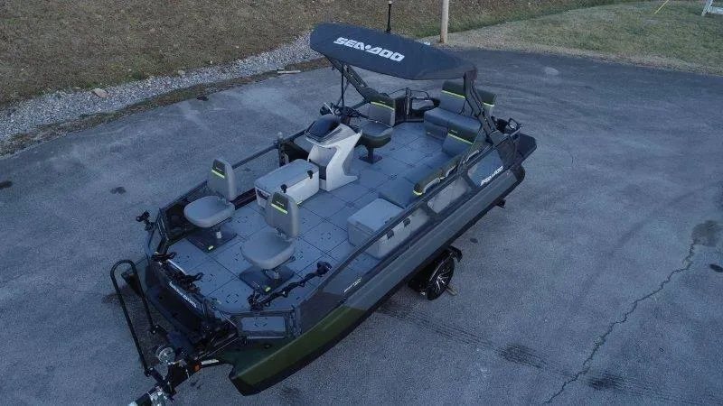 Slide: The Image of Sea-Doo Switch Fish 21' 230HP 2025 - 79