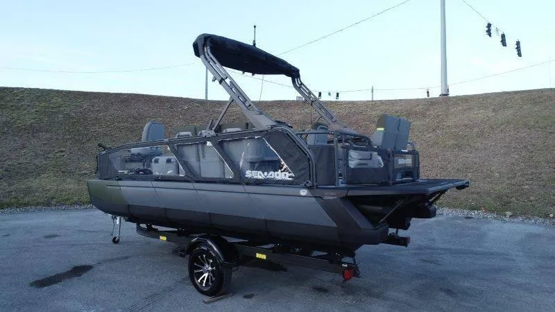 Slide: The Image of Sea-Doo Switch Fish 21' 230HP 2025 - 80