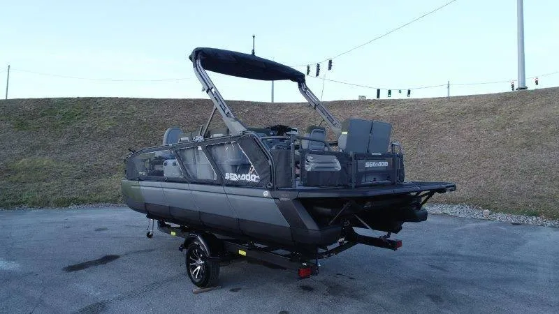 Slide: The Image of Sea-Doo Switch Fish 21' 230HP 2025 - 81