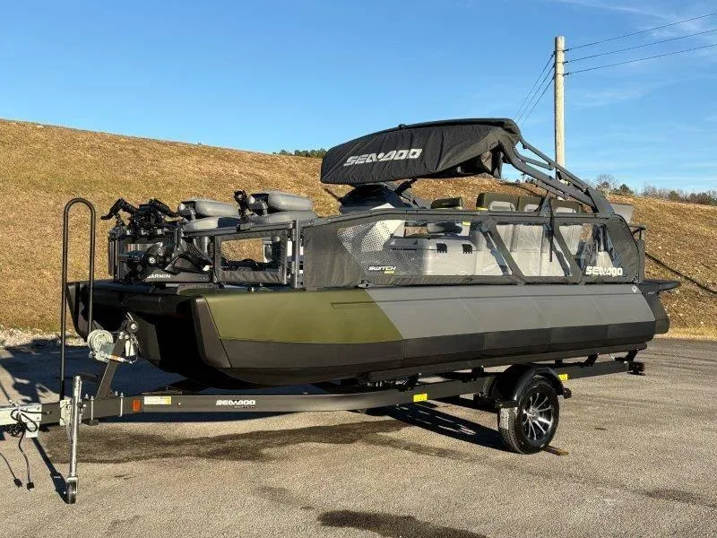 Slide: The Image of Sea-Doo Switch Fish 21' 230HP 2025 - 9