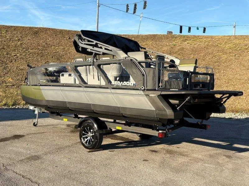 Slide: The Image of Sea-Doo Switch Fish 18 2025 - 4