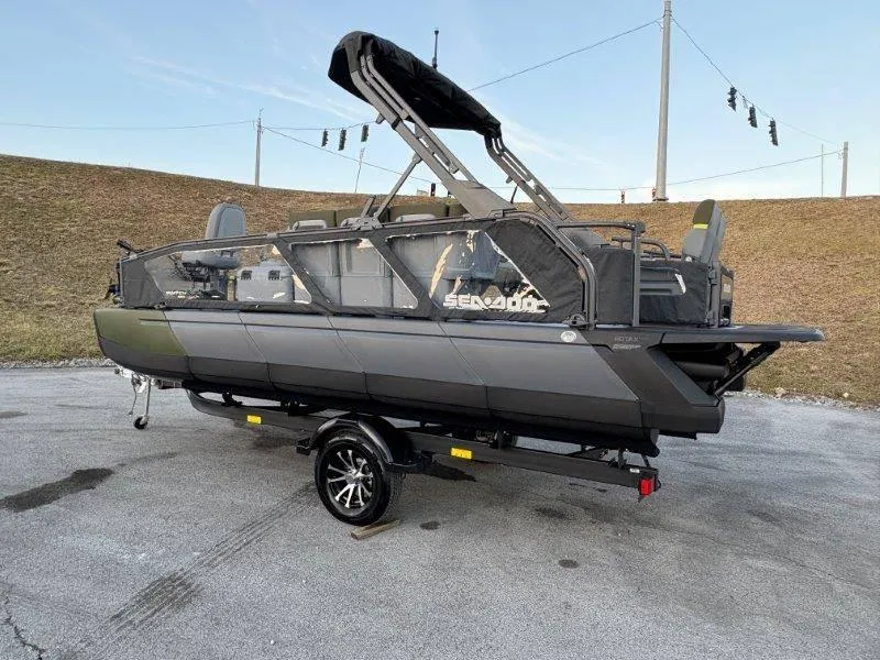 Slide: The Image of Sea-Doo Switch Fish 18 2025 - 64