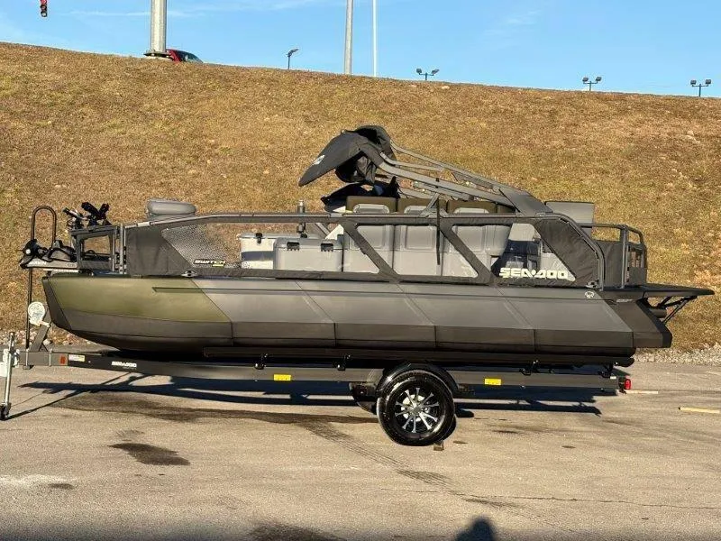 Slide: The Image of Sea-Doo Switch Fish 18 2025 - 8