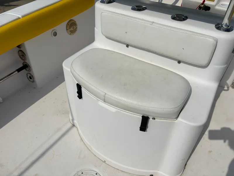 Slide: The Image of White seating area on 2001 Donzi 26 ZF boat with yellow accents. - 5