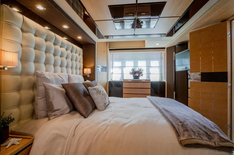 Slide: The Image of Azimut Flybridge Evolution 2012 - 100