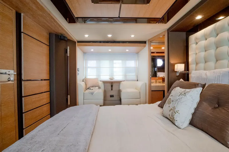 Slide: The Image of Azimut Flybridge Evolution 2012 - 104