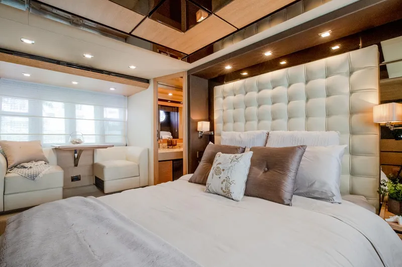 Slide: The Image of Azimut Flybridge Evolution 2012 - 105