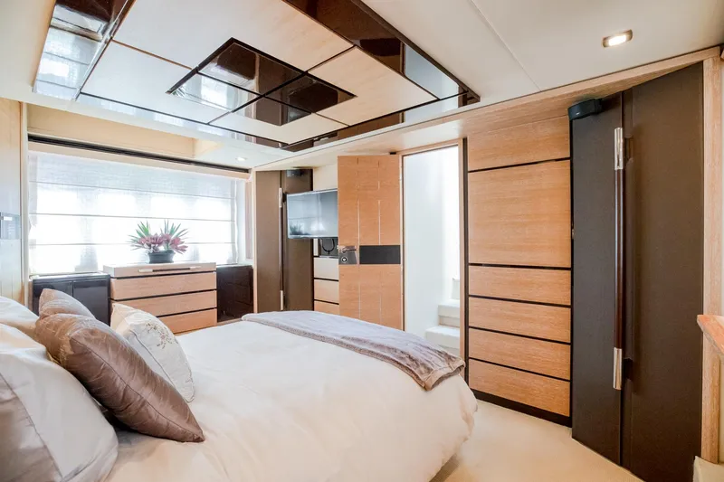 Slide: The Image of Azimut Flybridge Evolution 2012 - 106