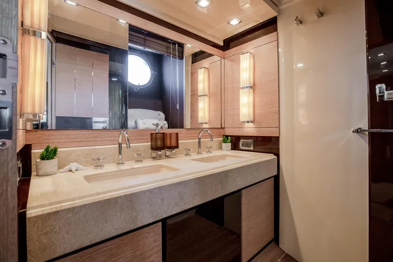 Slide: The Image of Azimut Flybridge Evolution 2012 - 111