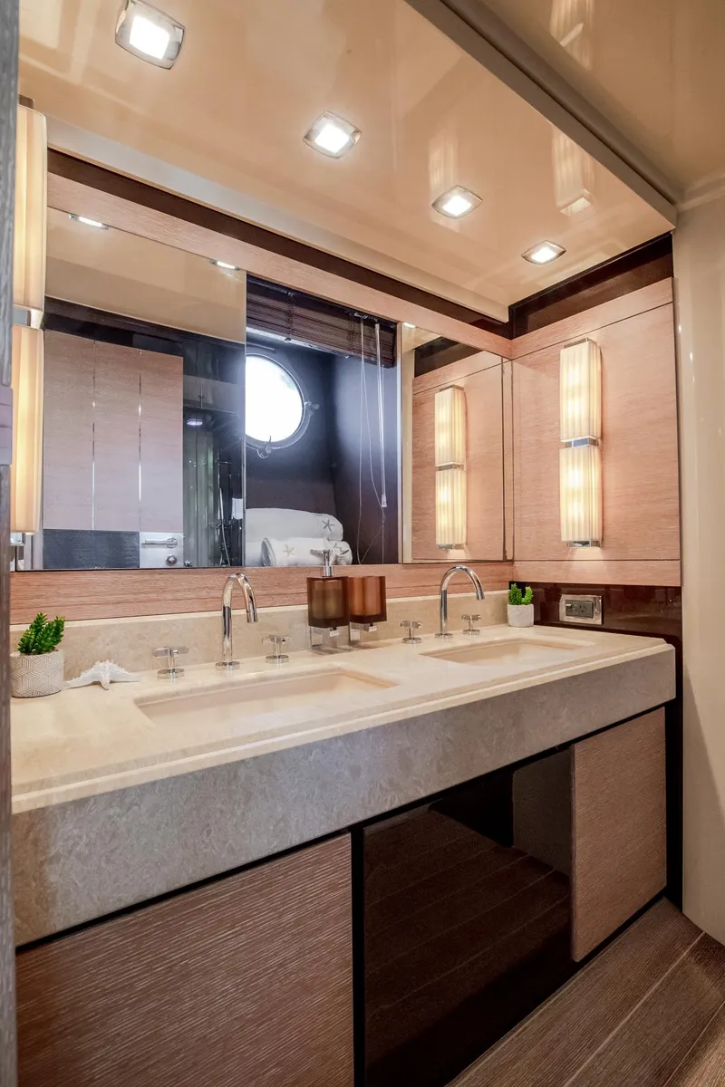 Slide: The Image of Azimut Flybridge Evolution 2012 - 112