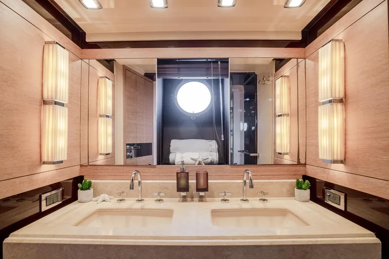 Slide: The Image of Azimut Flybridge Evolution 2012 - 113