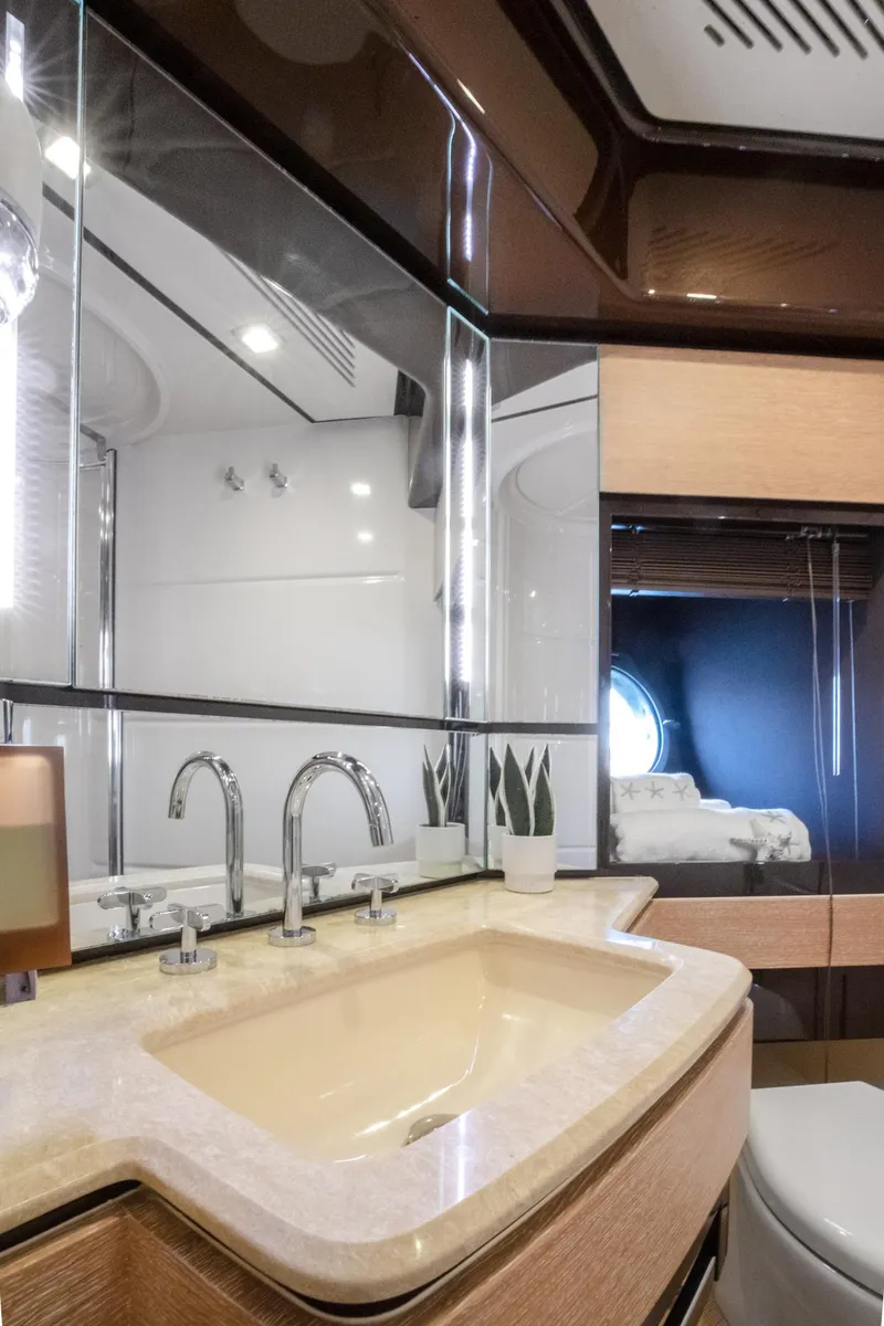 Slide: The Image of Azimut Flybridge Evolution 2012 - 124