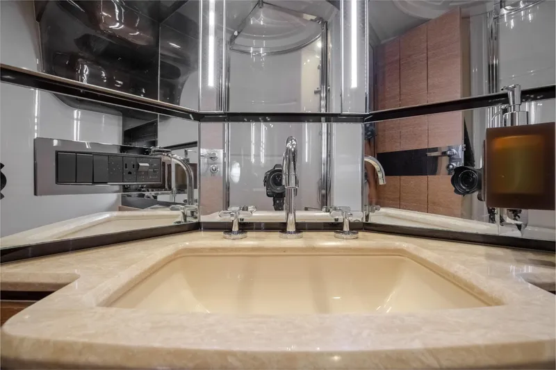 Slide: The Image of Azimut Flybridge Evolution 2012 - 125