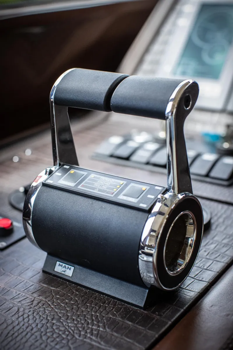 Slide: The Image of Azimut Flybridge Evolution 2012 - 84