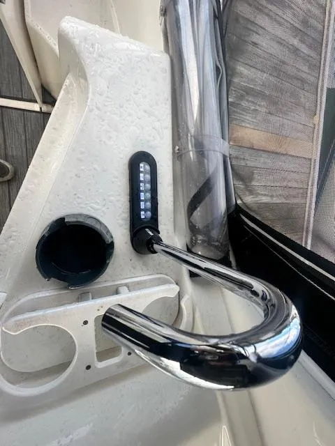 Slide: The Image of Cruisers Yachts 3375 1997 - 22