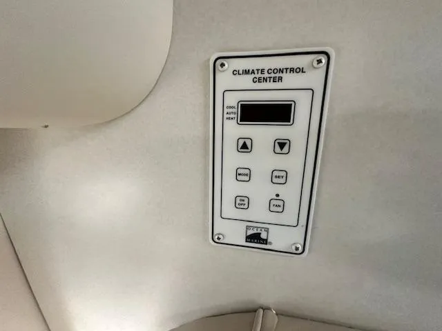 Slide: The Image of Cruisers Yachts 3375 1997 - 26