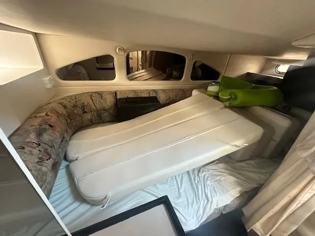 Slide: The Image of Cruisers Yachts 3375 1997 - 27