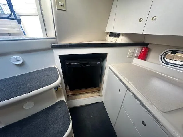 Slide: The Image of Cruisers Yachts 3375 1997 - 28