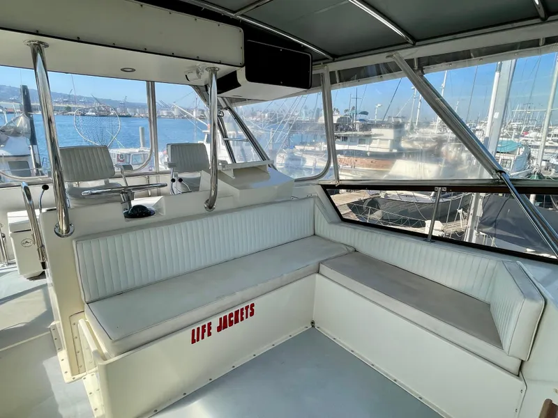 Slide: The Image of Flybridge - Port L-shaped Seating - 12