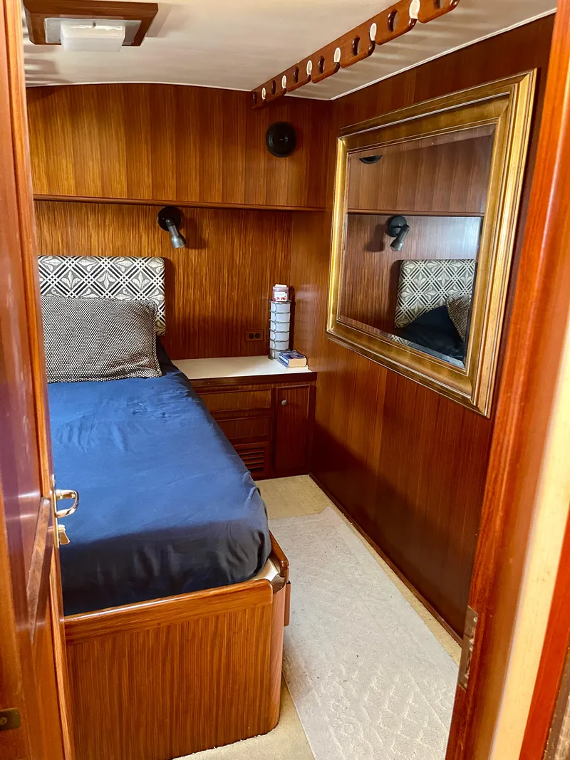 Slide: The Image of Master Stateroom - bedside storage - 27