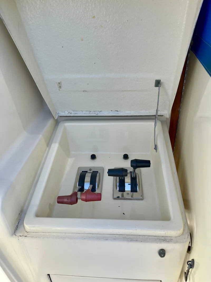 Slide: The Image of Aft Throttle/Transmission Controls - 6