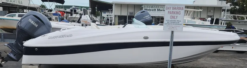 The Image of 2025 SouthWind 200 SD boat parked at marina with Yamaha engines. - 0