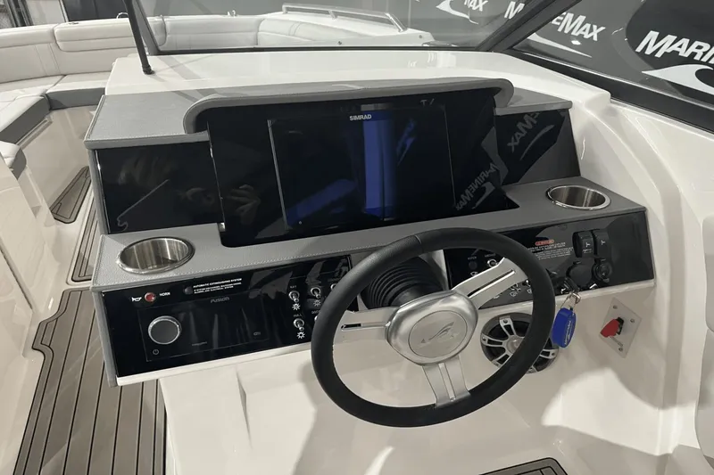 Slide: The Image of Sea Ray SDX 290 2025 - 10