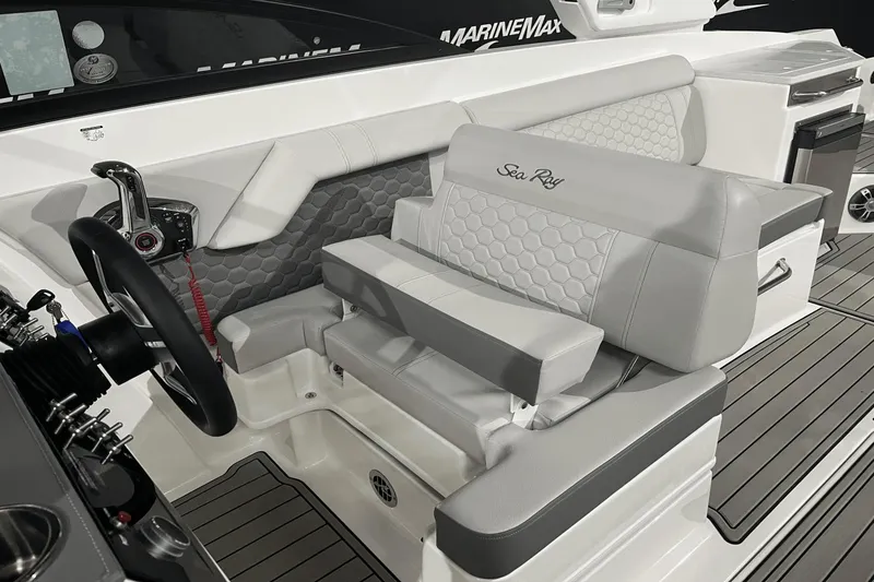 Slide: The Image of Sea Ray SDX 290 2025 - 14