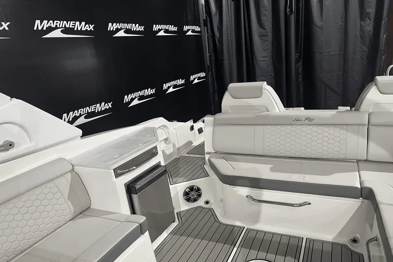 Slide: The Image of Sea Ray SDX 290 2025 - 7