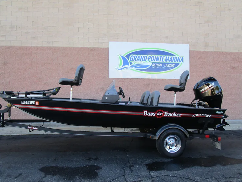 Slide: The Image of 2023 Tracker Bass Tracker Classic XL boat at Grand Pointe Marina. - 23