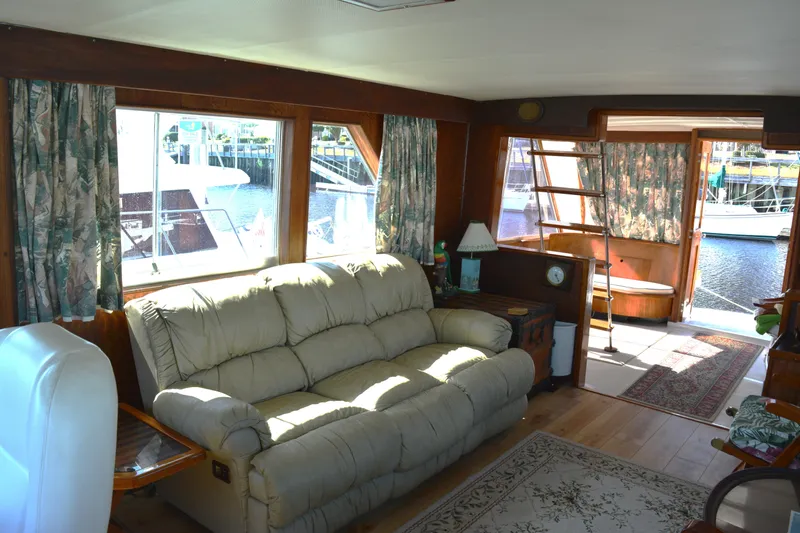Slide: The Image of Salon Settee - 21