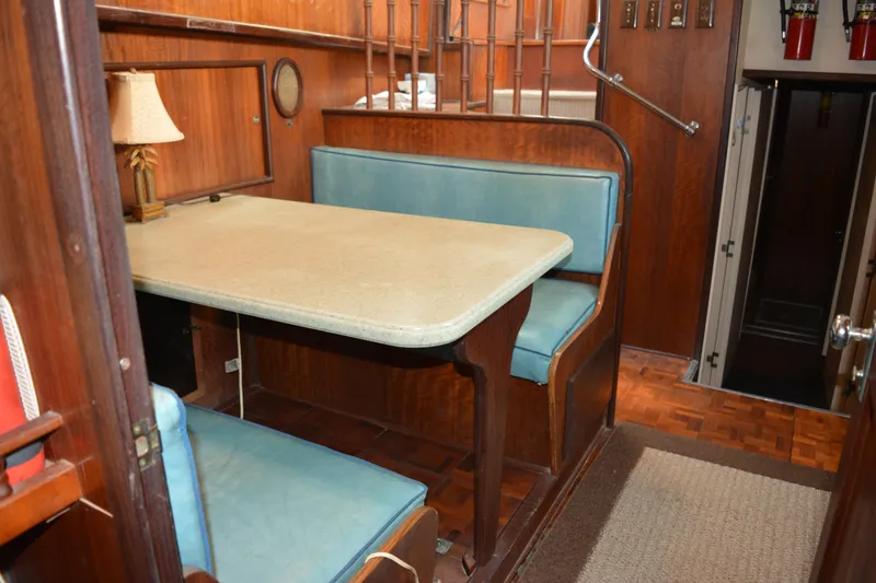 Slide: The Image of Starboard Dinette - 38