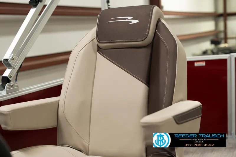 Slide: The Image of 2025 Bennington 21 SLSE boat seat, beige and brown design, Reeder-Trausch logo visible. - 33
