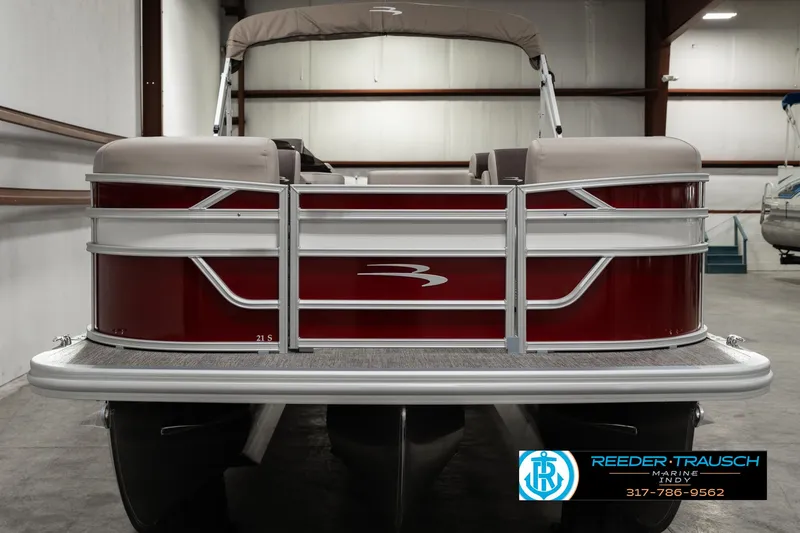 Slide: The Image of 2025 Bennington 21 SLSE pontoon boat in a showroom. - 7