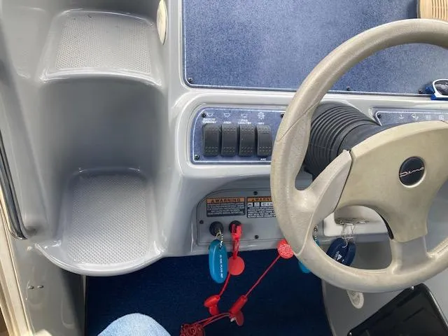 Slide: The Image of 2004 Bayliner 3055 Ciera helm with steering wheel and control panel. - 18