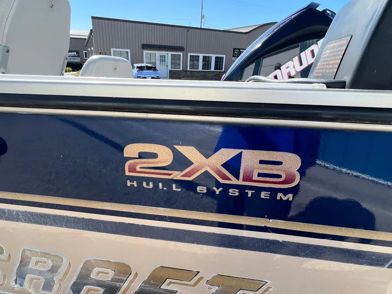 Slide: The Image of 2001 Alumacraft Trophy 175 with 2XB hull system, close-up view. - 12