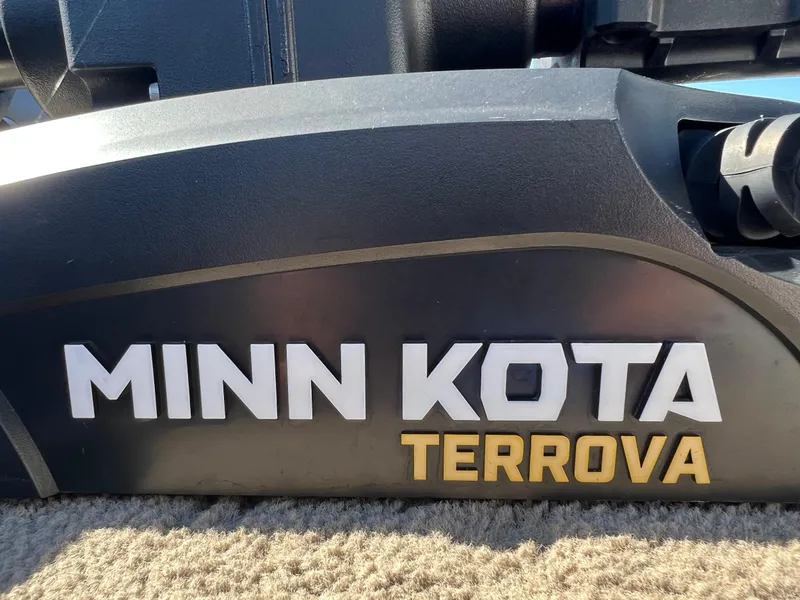 Slide: The Image of Minn Kota Terrova motor on 2001 Alumacraft Trophy 175 boat. - 14
