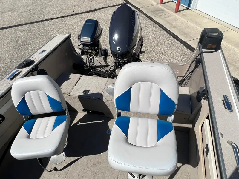 Slide: The Image of 2001 Alumacraft Trophy 175 boat interior with two seats and motor. - 19