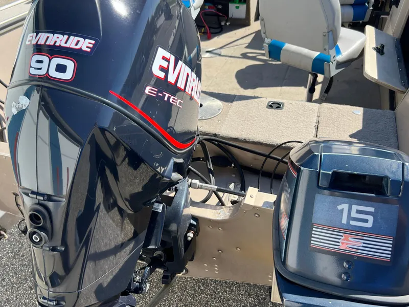 Slide: The Image of 2001 Alumacraft Trophy 175 boat with Evinrude 90 E-TEC and 15 horsepower engines. - 9