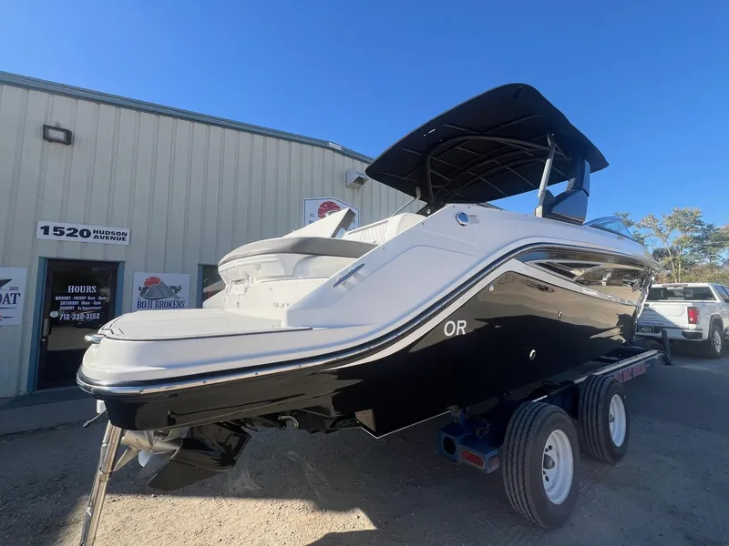 Slide: The Image of 2018 Sea Ray 280 SLX boat on trailer outside dealership. - 10