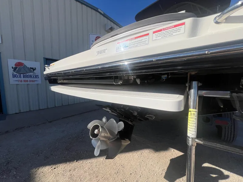 Slide: The Image of 2018 Sea Ray 280 SLX boat stern with propeller, displayed at Boji Brokers. - 11