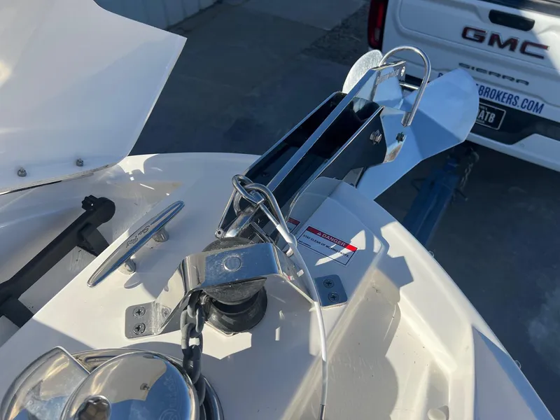 Slide: The Image of Close-up of 2018 Sea Ray 280 SLX boat anchor system. - 13