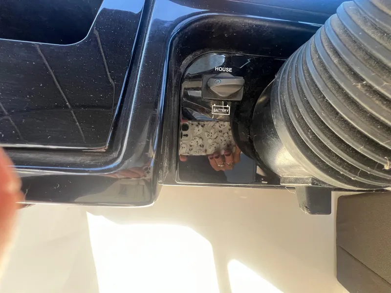 Slide: The Image of Close-up of 2018 Sea Ray 280 SLX boat control panel with battery switch. - 25