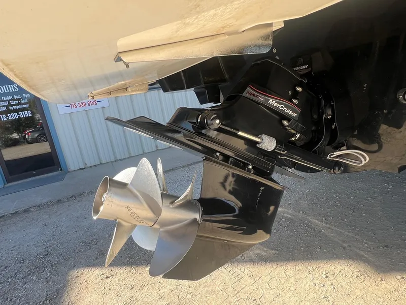 Slide: The Image of 2018 Sea Ray 280 SLX boat with MerCruiser engine and propeller detail. - 7