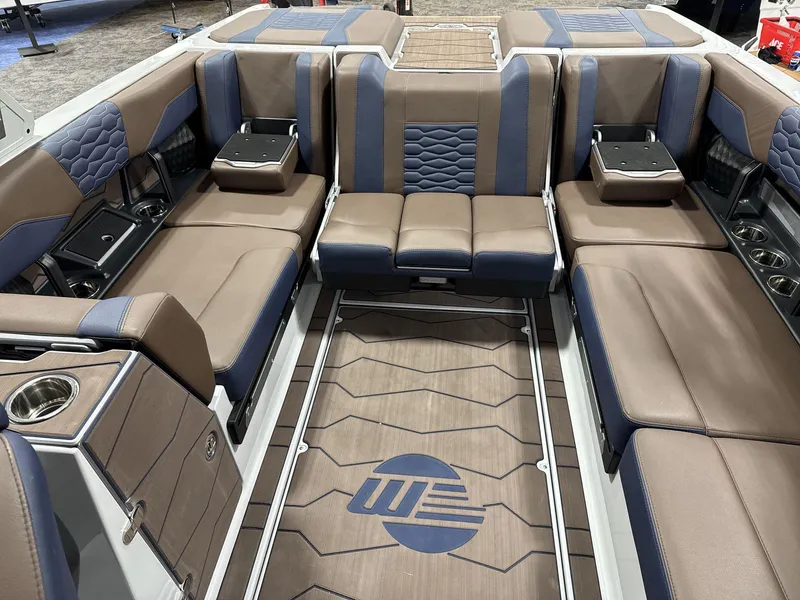 Slide: The Image of Malibu Wakesetter 24 MXZ 2025 - 15